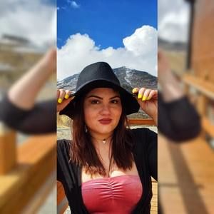 Meet your Posher, Daniela